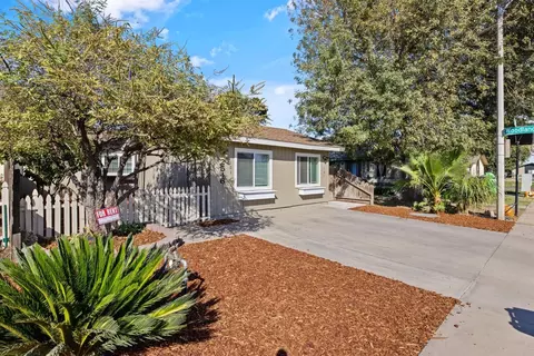 2546 W Victor Ct, Visalia, CA 93277