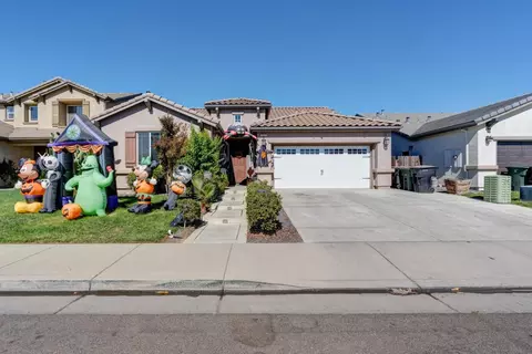 1047 Golden Leaf Dr, Livingston, CA 95334