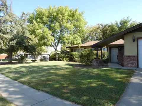 7396 N Farris Ave, Fresno, CA 93711