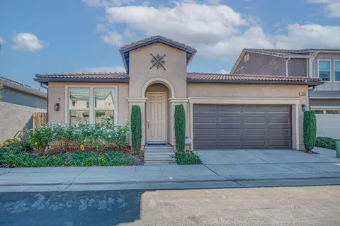 1395 E Via Azzurra Way, Fresno, CA 93730