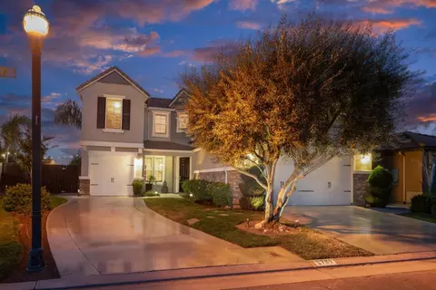 1789 N Piccadilly Ln, Clovis, CA 93619