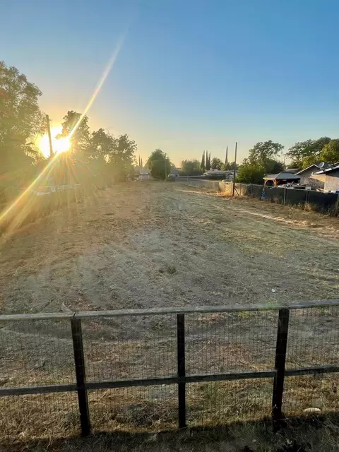 937 N Crystal Ave, Fresno, CA 93728