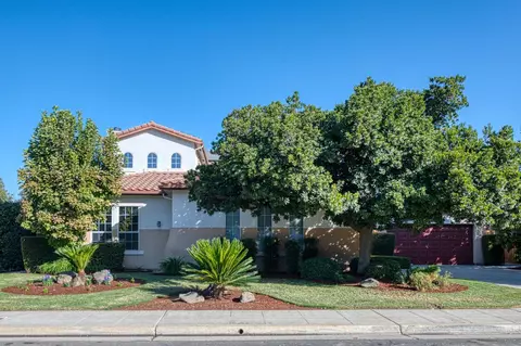 165 W Wyndover Ave, Clovis, CA 93611
