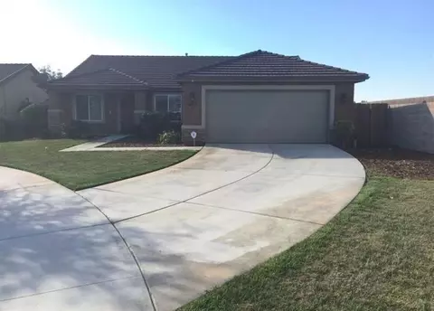 1043 W Reese Ct, Visalia, CA 93277