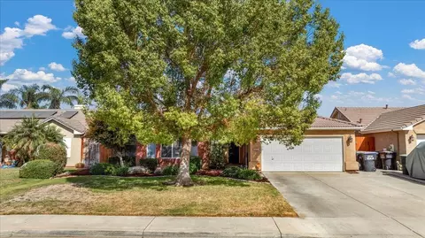 5526 W Dorothea Ave, Visalia, CA 93277