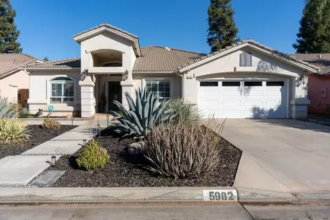 5982 W Minarets Ave, Fresno, CA 93722
