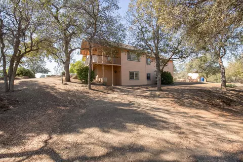 30282 Chinquapin Ln, Prather, CA 93651