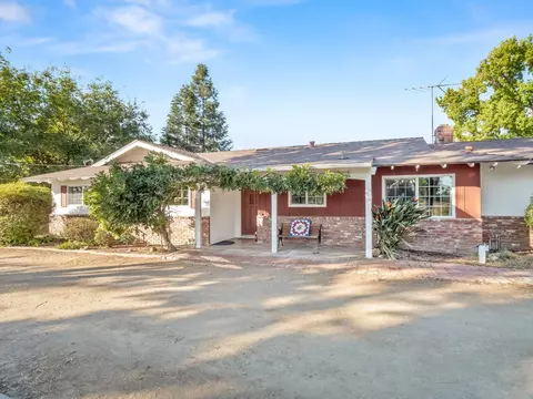 11078 E Ashlan Ave, Sanger, CA 93657