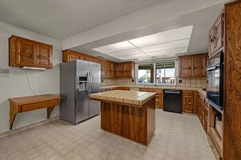 Kitchen - 14510 W Kearney Blvd, Kerman, CA 93630 photo 2 of 6