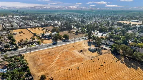 View/Area - 14510 W Kearney Blvd, Kerman, CA 93630 photo 4 of 7