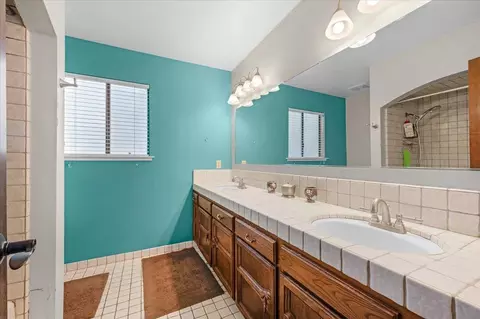Bath - 14510 W Kearney Blvd, Kerman, CA 93630 photo 2 of 5