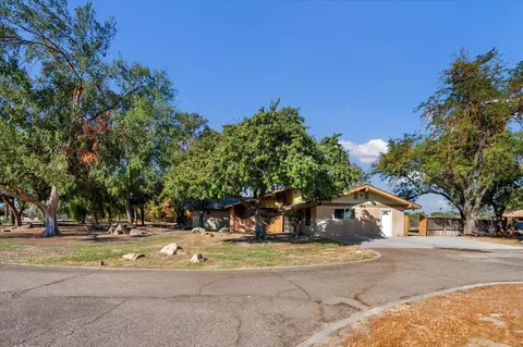 Exterior - 14510 W Kearney Blvd, Kerman, CA 93630 photo 14 of 15