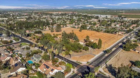 View/Area - 14510 W Kearney Blvd, Kerman, CA 93630 photo 6 of 7