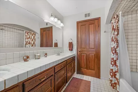 Bath - 14510 W Kearney Blvd, Kerman, CA 93630 photo 3 of 5