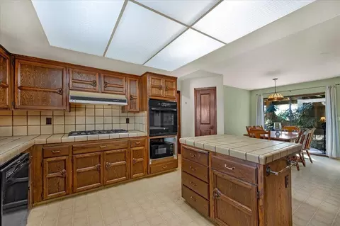 Kitchen - 14510 W Kearney Blvd, Kerman, CA 93630 photo 5 of 6