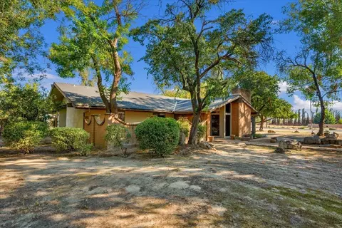 Exterior - 14510 W Kearney Blvd, Kerman, CA 93630 photo 3 of 15