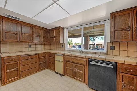 Kitchen - 14510 W Kearney Blvd, Kerman, CA 93630 photo 3 of 6