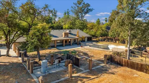 Exterior - 14510 W Kearney Blvd, Kerman, CA 93630 photo 4 of 15