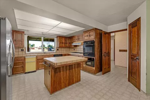Kitchen - 14510 W Kearney Blvd, Kerman, CA 93630 photo 1 of 6