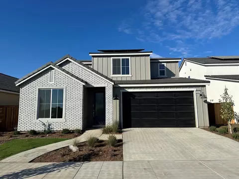 1227 Fruitwood Ave #6, Clovis, CA 93619