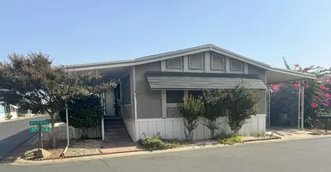 581 N Crawford Ave #136, Dinuba, CA 93618