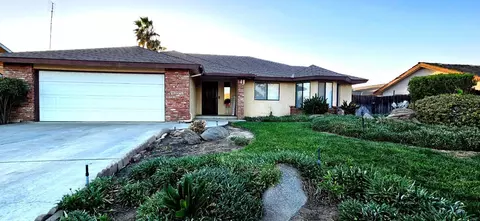 2472 Ash Ct, Hanford, CA 93230