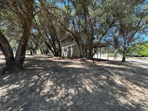 31886 Apache Rd, Coarsegold, CA 93614