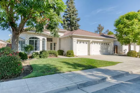 1774 E Ticonderoga Dr, Fresno, CA 93720
