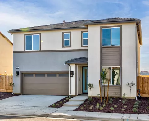 2827 E Colina Dr, Fresno, CA 93730
