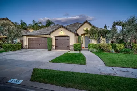 1883 N Nadine Ave, Clovis, CA 93619