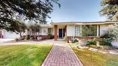 6525 N Knoll Ave, Fresno, CA 93711