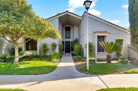 1878 Cougar Ln, Clovis, CA 93611