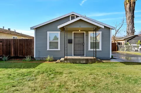 651 S 8th St, Kerman, CA 93630