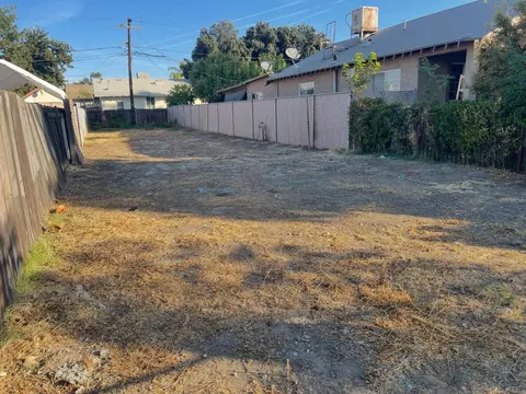 2335 Grant Ave E, Fresno, CA 93701