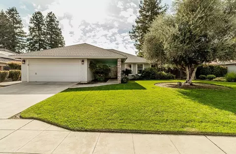 2434 Lincoln Ave, Clovis, CA 93611