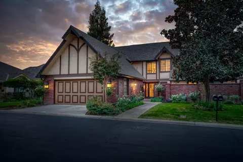 6727 N Wilmington Dr, Fresno, CA 93711