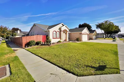 1484 Tulip St, Lemoore, CA 93245