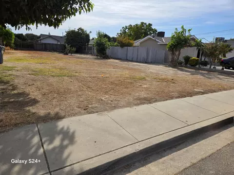 0 W Elizabeth, Reedley, CA 93654