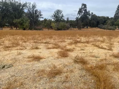 5 Junction Dr, Oakhurst, CA 93644