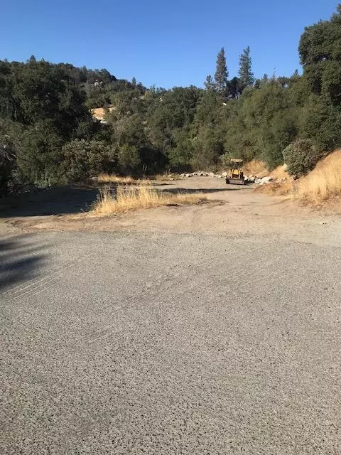 50189 Hidden Falls Rd, Oakhurst, CA 93644