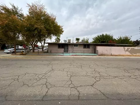 236 K St, Sanger, CA 93657