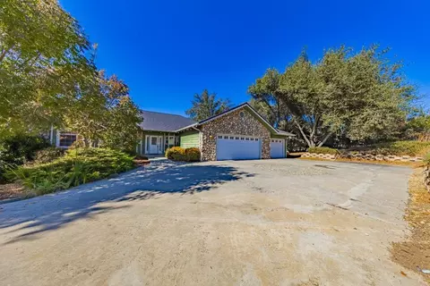 41282 Singing Hills Cir, Ahwahnee, CA 93601