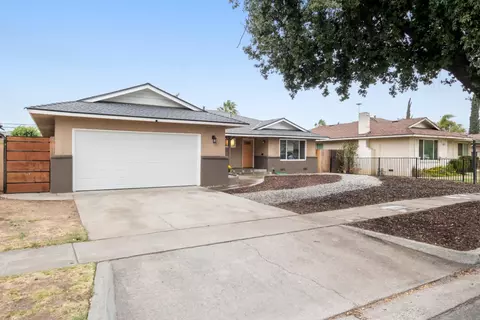 4425 E Robinson Ave, Fresno, CA 93726