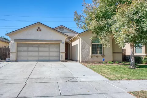 2427 S Laguna Ct, Visalia, CA 93292