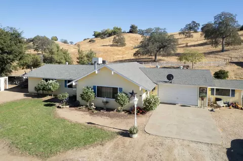 15920 Garlock Ln, Prather, CA 93651