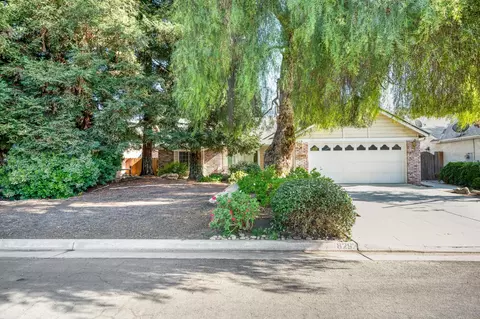 8292 N Dearing Ave, Fresno, CA 93720