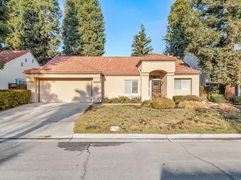 472 E Pebble Beach Dr, Fresno, CA 93730
