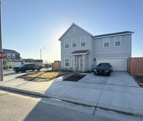 557 University, Lemoore, CA 93245