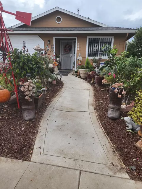 700 Deerwood Ct, Madera, CA 93637