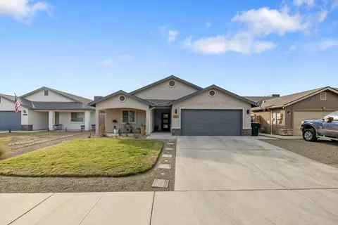 1127 E Vine Ct, Visalia, CA 93292 photo 1